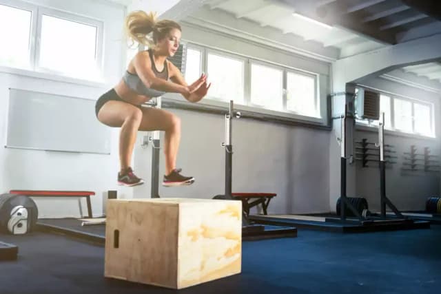 WOD CrossFit – co to jest i jak wpływa na twoje treningi? WOD CrossFit – co to jest i jak wpływa na twoje treningi?