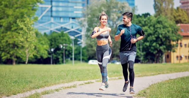 Jak ubrac się na bieganie, aby czuć się komfortowo w każdą pogodę Jak ubrac się na bieganie, aby czuć się komfortowo w każdą pogodę