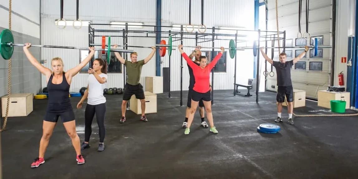 Ile kalorii spala się na crossficie? Odkryj prawdę o treningu Ile kalorii spala się na crossficie? Odkryj prawdę o treningu